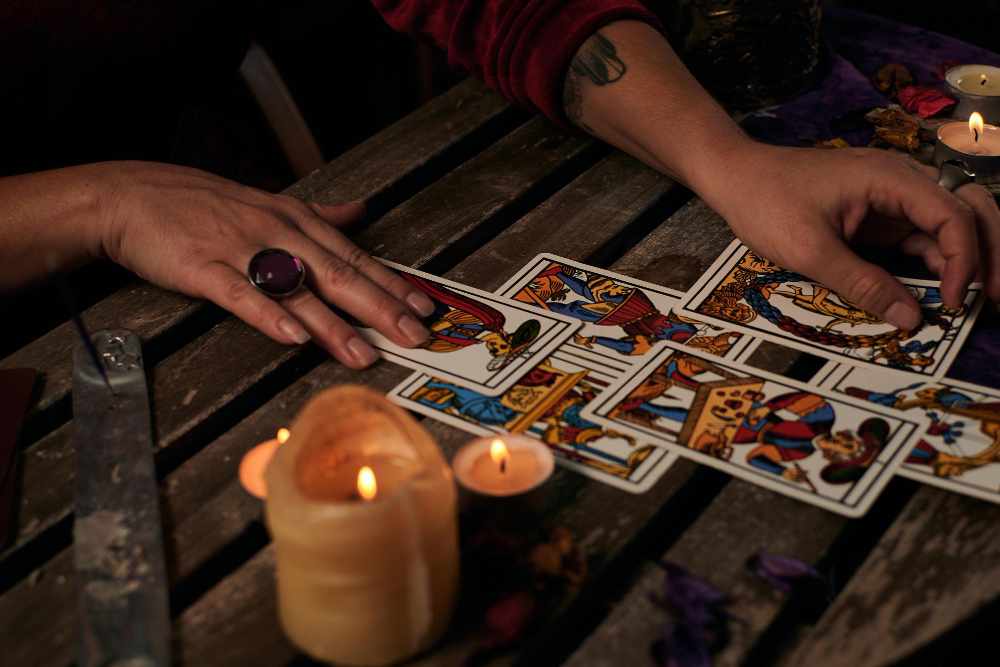 Maria Lusia — tarot și lumânări